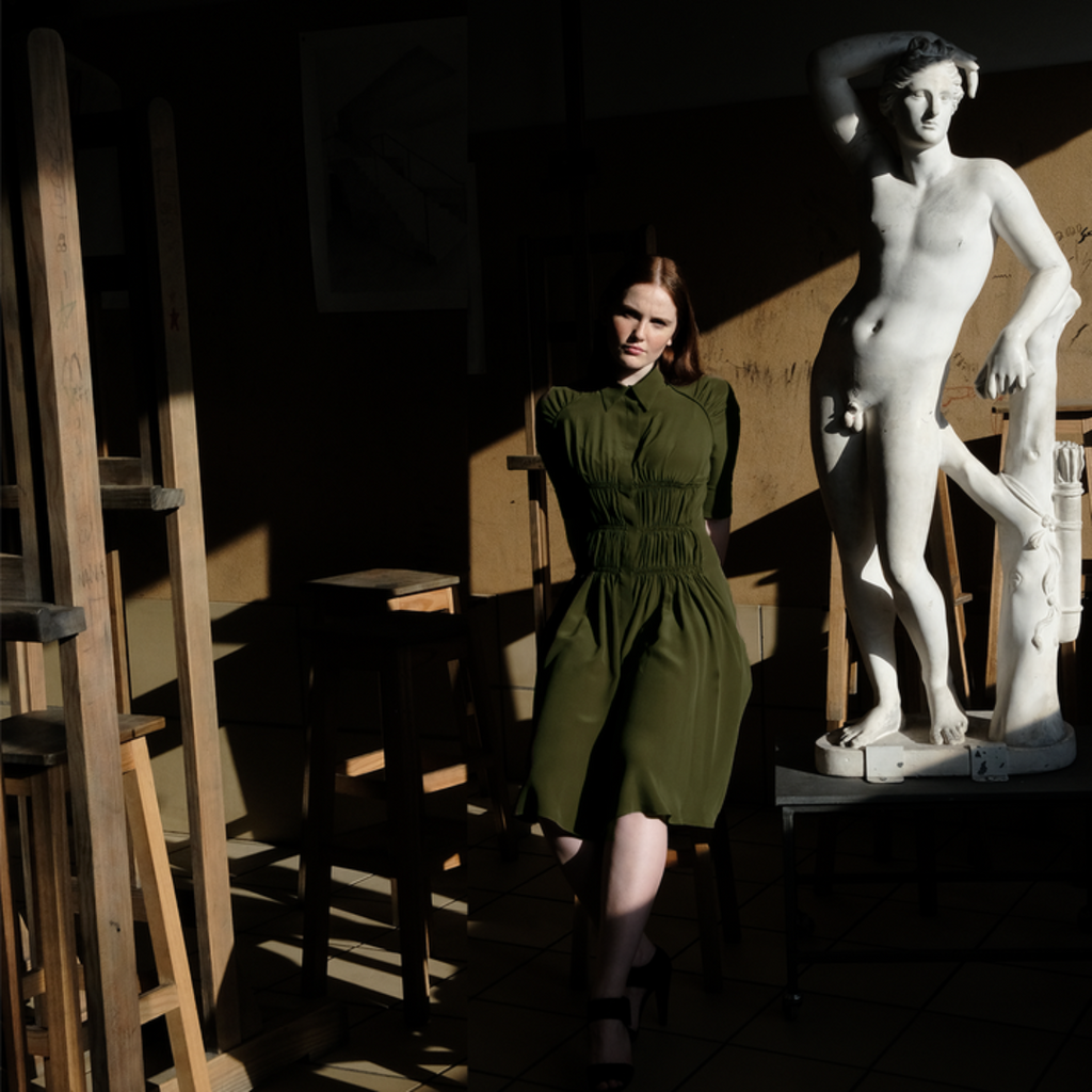 Ines is 1.75m tall and wears a size 04