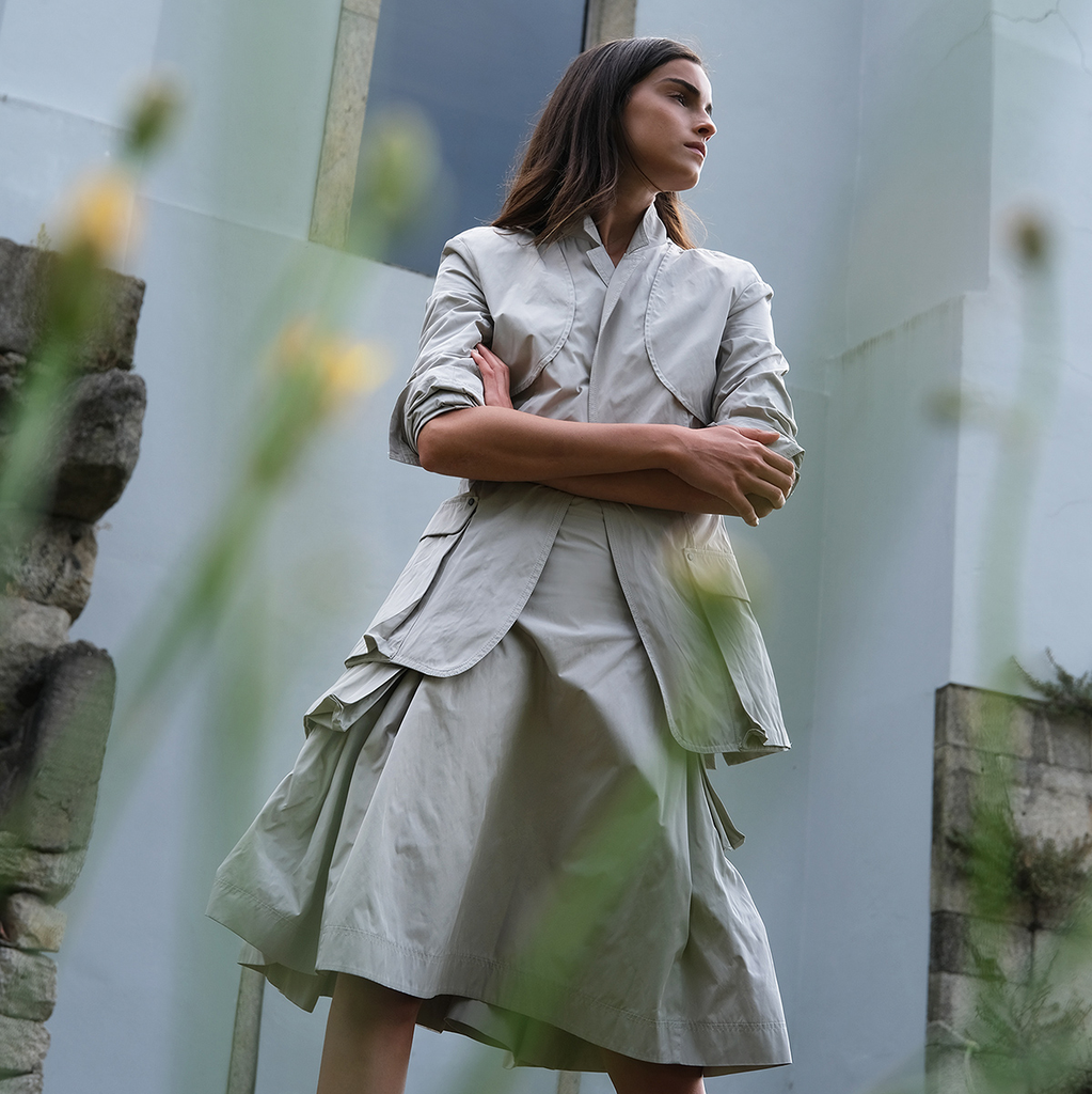 Sara mesure 1.74m  et porte une taille 02