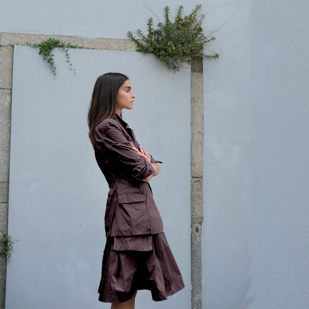 Sara mesure 1.74m  et porte une taille 02