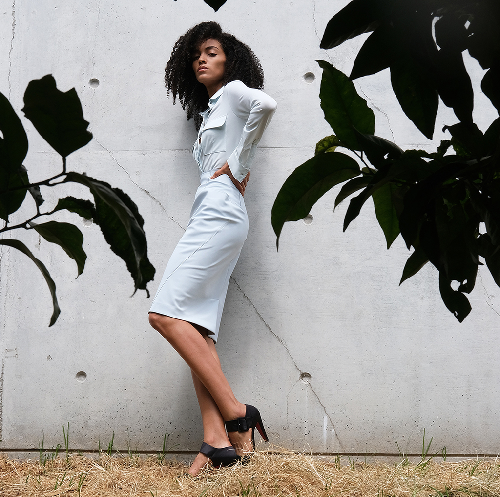 Claudia mesure 1.78m et porte une taille 02