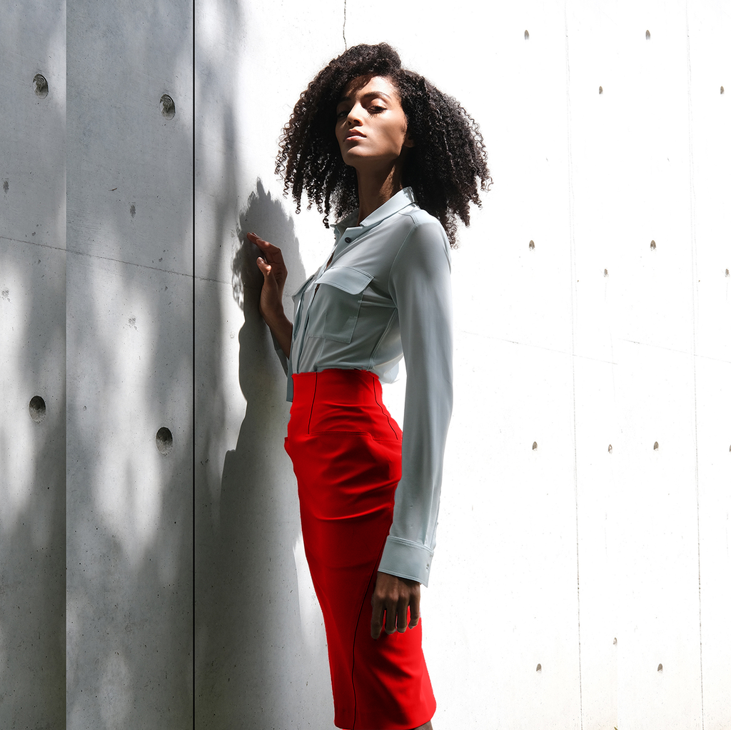 Claudia mesure 1.78m et porte une taille 02